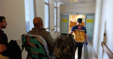 Hafif Ticari Araç ile Motosiklet Çarpışması: 1 Yaralı