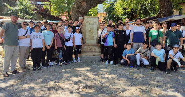 Hafızlık eğitimi tamamlayan öğrenciler tarihi mekânları ziyaret etti