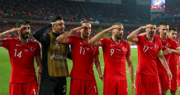 Hakan Çalhanoğlu'ndan Alman Basınına Asker Selamı Açıklaması