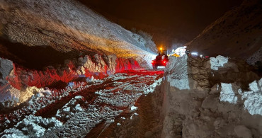 Hakkari-Van Kara Yoluna Düşen Çığ Temizlendi