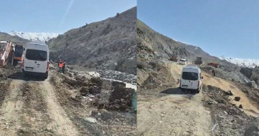 Hakkari-Van Yolunda Heyelan Nedeniyle Tek Şeritli Ulaşım