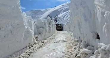 Hakkâri'de Aktoprak Yolunda Çığ Temizleme Çalışmaları Tamamlandı