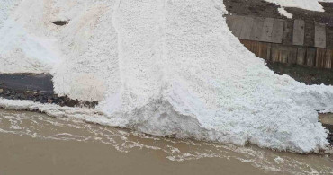 Hakkâri'de Çığ Felaketi: Zap Suyu’nu Kapladı