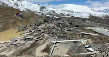Hakkari'de Heyelan: Tesis ve Kara Yolunda Büyük Hasar