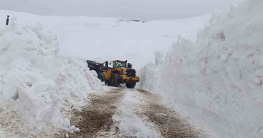 Hakkari'de Kar Yağışı Nedeniyle Yol Kapanmaları