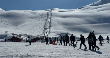 Hakkari'de Mergabütan Kayak Merkezi'nde Yoğun Hafta Sonu