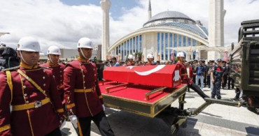 Hakkari'de Şehit Olan Astsubay Tokur Ankara'da Toprağa Verildi