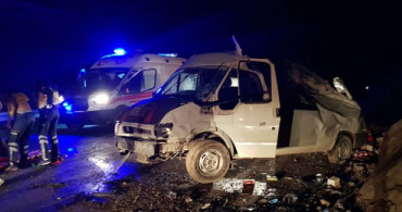  Hakkari’de Trafik Kazası: 2 Kişi Yaralandı