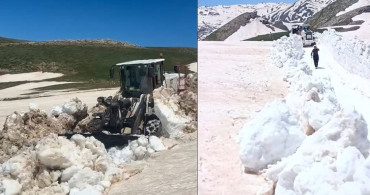 Hakkari'de yaz mevsiminde 3 metreyi bulan karda yol açma çalışmaları sürüyor