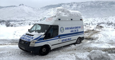 Hakkari'de Yolu Kapanan Mahalledeki Hastaya Ulaşıldı