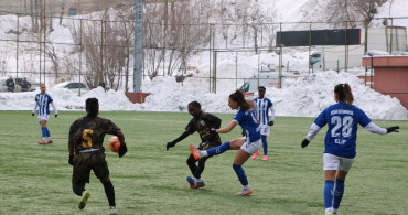 Hakkarigücü Kadın Futbol Takımı, Gaziantep ALG Spor'u 5-0 Mağlup Etti