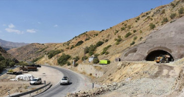 Hakkari'ye Güvenli Ulaşım İçin Yol İnşa Ediliyor!