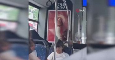 Halk otobüsündeki bayrağı silen kadına Başkan Şerifoğulları’ndan hediye