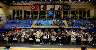 Halk Oyunları Ekipleri Rekabet İçinde