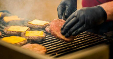Hamburgercilerin Kullandığı Eldivene Dikkat!