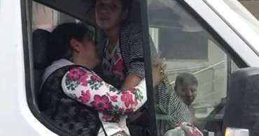 Hamile Kadın Hastane Önünde Araçta Doğum Yaptı