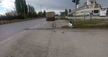 Hasköy'de Hafriyat Kamyonu ve Otomobil Çarpıştı