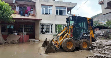 Hatay Büyükşehir Belediyesi Samandağ'daki Temizlik Çalışmalarını Sürdürüyor