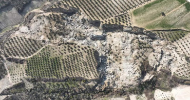 Hatay’da afetin büyüklüğü gözler önüne serildi: 500 metrelik yarık uzaydan bile gözüktü