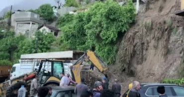 Hatay'da Aşırı Yağış Sonrası Göçük: 2 Kişi İçin Kurtarma Çalışmaları Devam Ediyor
