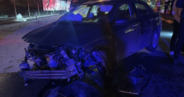 Hatay'da Bariyere Çarpan Araçta Sürücü Yaralandı