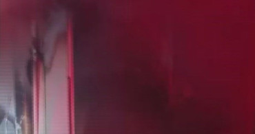 Hatay'da Depremzede Ailenin Konteyneri Yanarak Kullanılamaz Hale Geldi