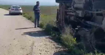 Hatay'da Devrilen Tır Sürücüsü Hafif Yaralandı