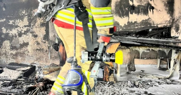 Hatay'da Ev Yangını: 2 Kişi Dumandan Etkilendi