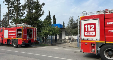 Hatay'da Ev Yangını: Anne ve Oğlu Hastaneye Kaldırıldı
