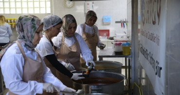 Hatay'da Gönüllü Kadınlar Depremzedelere Gelir Sağlıyor