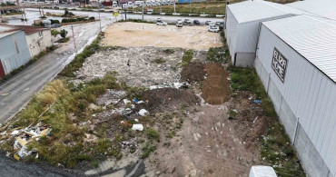 Hatay'da hafriyat kamyonları moloz dökerek esnafı mağdur ediyor