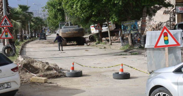Hatay'da İş Makinesine Çarpan Otomobilde Genç Sürücü Hayatını Kaybetti