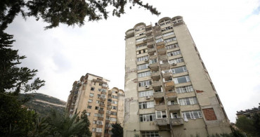 Hatay’da korku dolu anlar: 13 katlı bina toz yığınına döndü