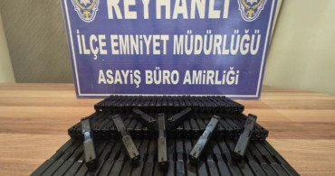 Hatay'da Otomobilin Bagajında 80 Tabanca Sürgü Takımı Ele Geçirildi