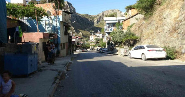 Hatay’da park halindeki motosikletin çalınma anı güvenlik kameralarında