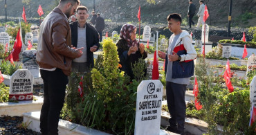 Hatay'da Ramazan Bayramı'nda Deprem Mezarlığı Ziyareti