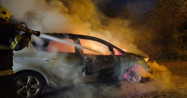 Hatay'da Seyir Halindeki Otomobilde Yangın Çıktı