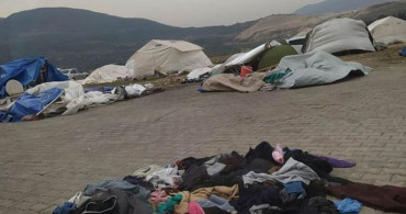Hatay’da şiddetli rüzgar depremzedelerin çadırları yıktı: Eşyalar etrafa dağıldı