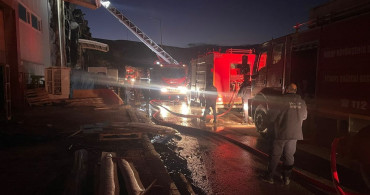Hatay'da Sünger Deposunda Yangın Kontrol Altına Alındı