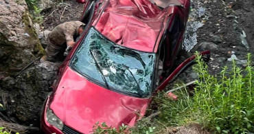 Hatay'ın payas ilçesinde uçurumdan yuvarlanan otomobilin sürücüsü yaralandı