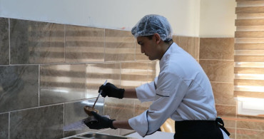 Hataylı Meslek Liselilerin Çikolata Üretimi Bayramda İkram Edilecek