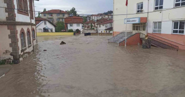 Havza'da Sağanak Yağış Dere Taşmasına Neden Oldu