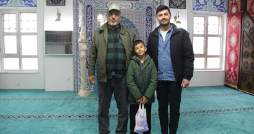 Hayırsever Öğrenci: Harçlığını Camiyi Yenilemek İçin Bağışladı