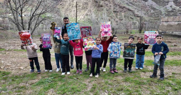 Hayırsever Polis Memuru, Binlerce Öğrenciye Oyuncak Dağıttı