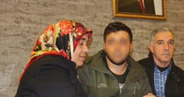 HDP Binası Önünde Evladını Bekleyen Bir Anne Çocuğuna Kavuştu