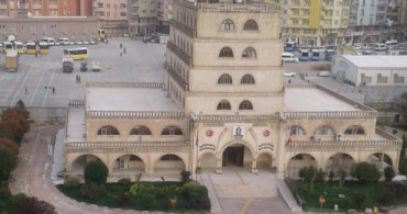 HDP'li İsim Belediye Başkanı Oldu Mardin Kızıltepe Belediyesi'nde Türk Bayrağı İndirildi