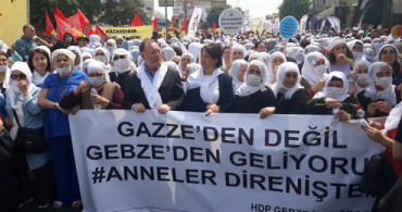 HDP'li Sezai Temelli'nin Taşıdığı Pankart Akıllara Vadedilmiş Topraklar Açıklamasını Getirdi