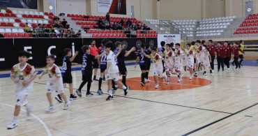 Hentbol Küçükler Yarı Final Müsabakaları Bilecik'te Başladı