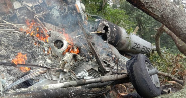 Hindistan'da Genelkurmay Başkanı'nı Taşıyan Helikopter Düştü!