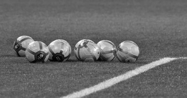 Hindistan'da oynanan futbol maçı sırasında tribün çökmesi sonucunda 5'i ağır 200 kişi yaralandı!